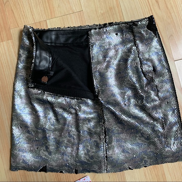 NWT Free People Size 2 Camo Sequin Mini Skirt Black Silver - Picture 4 of 10